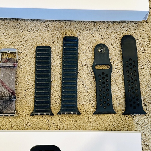 Apple Watch Series 10 [GPS + Cellular 42mm Case] Black Aluminum Case + 7 bands! - Picture 4 of 6